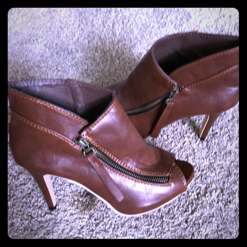 Brand New brown heels 👠